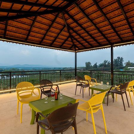 Stayvista'S Harvest Haven - Pool-View Villa With Deck & Machan Near Sula 나식 외부 사진