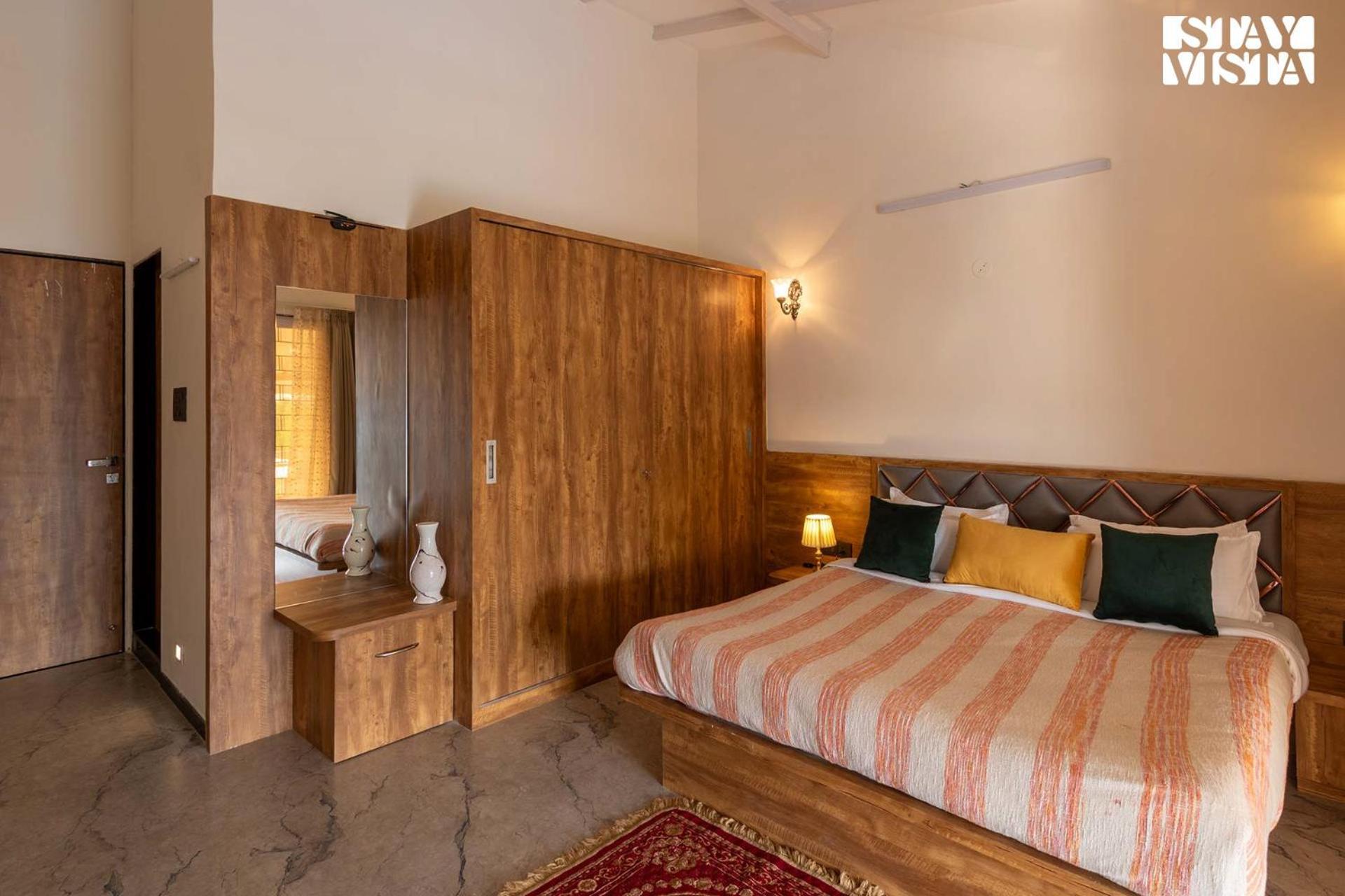 Stayvista'S Harvest Haven - Pool-View Villa With Deck & Machan Near Sula 나식 외부 사진