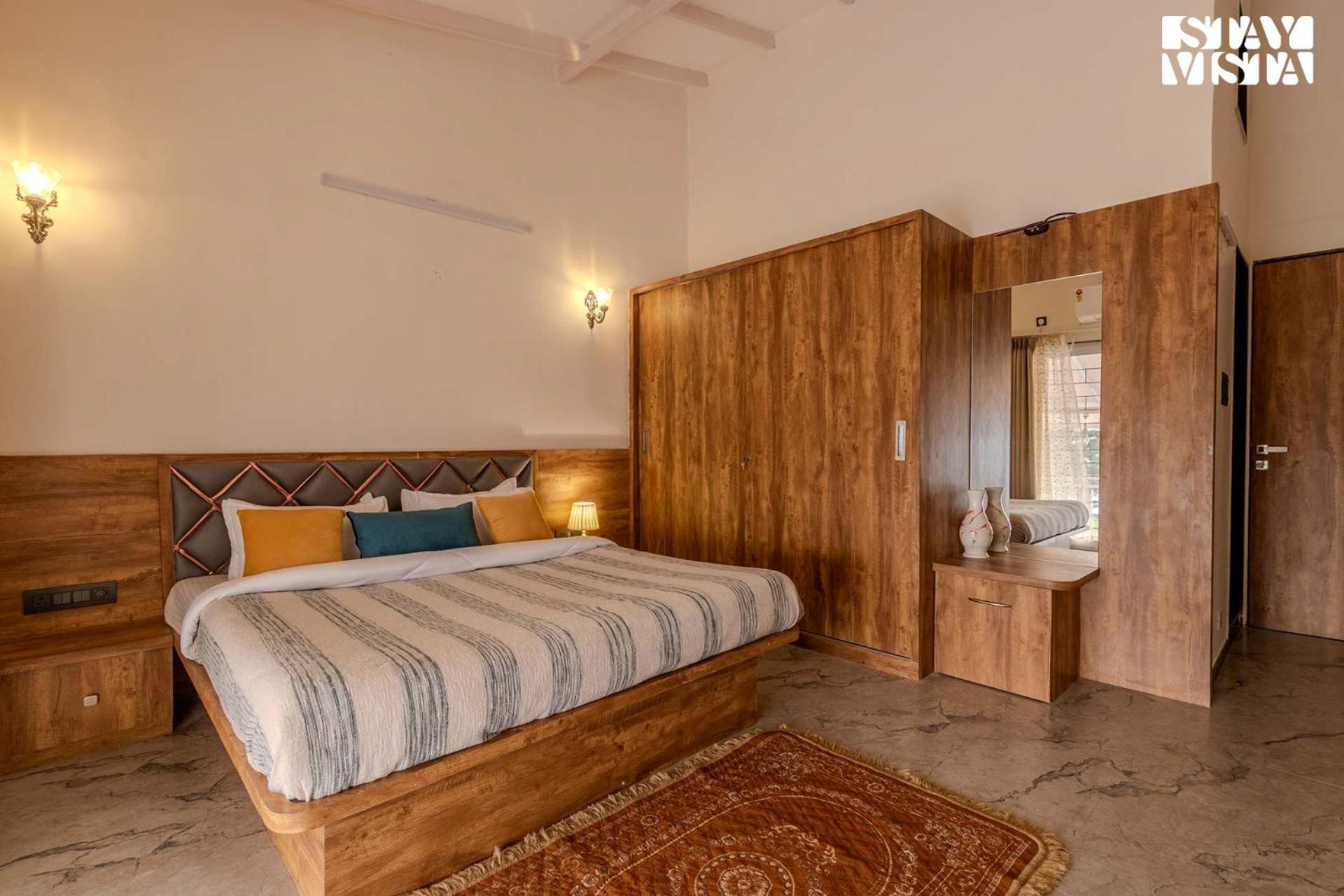 Stayvista'S Harvest Haven - Pool-View Villa With Deck & Machan Near Sula 나식 외부 사진