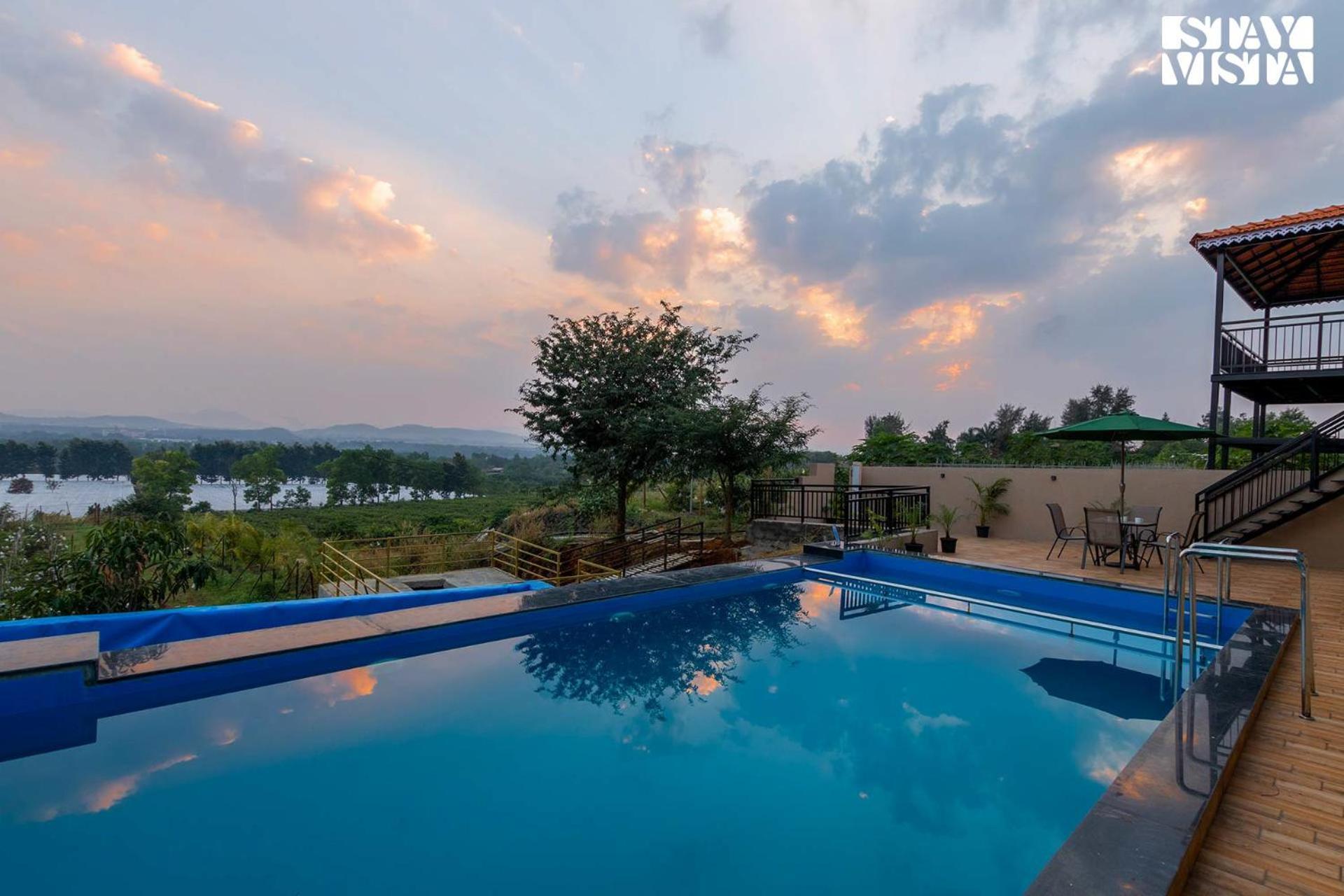 Stayvista'S Harvest Haven - Pool-View Villa With Deck & Machan Near Sula 나식 외부 사진